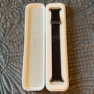 Mens Apple Watch size M 44mm band